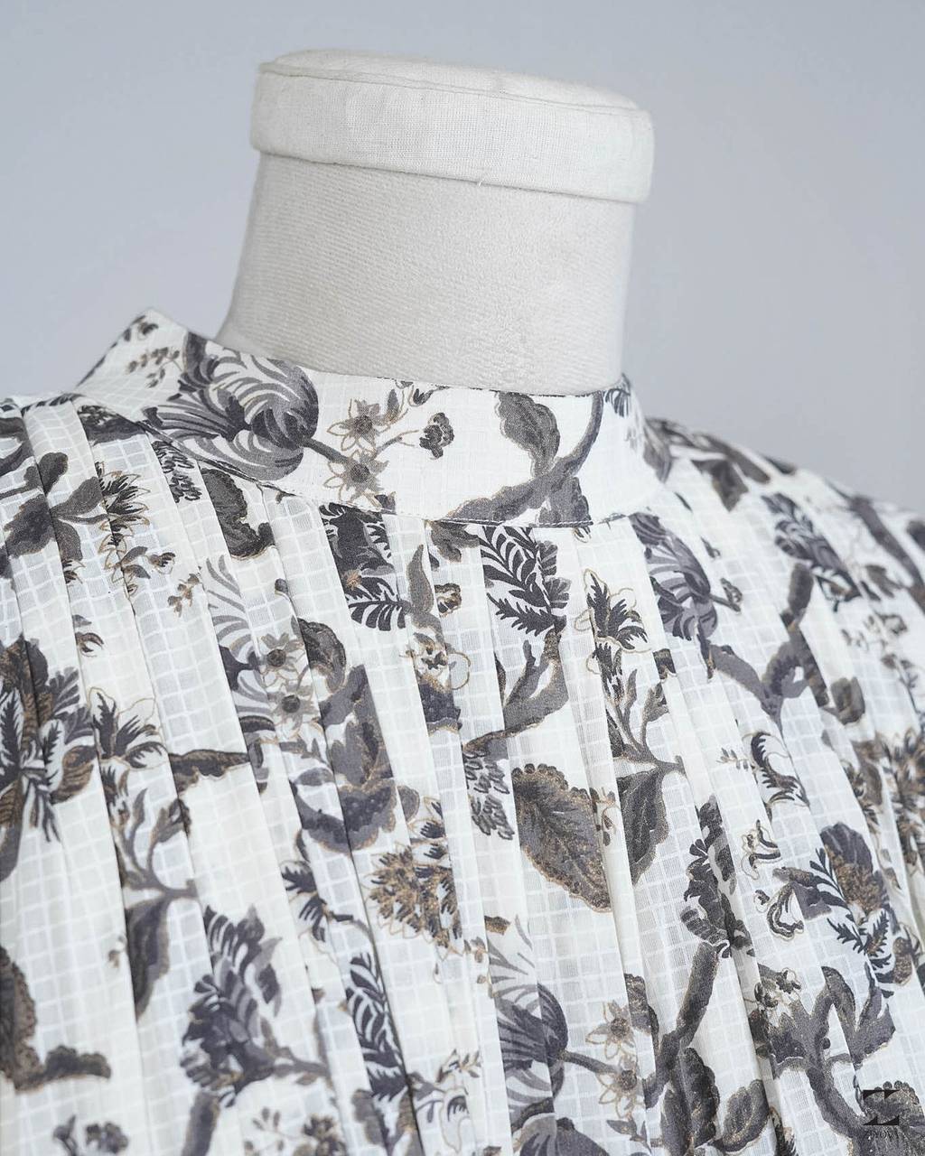 Floral grey pleat tops – view 4