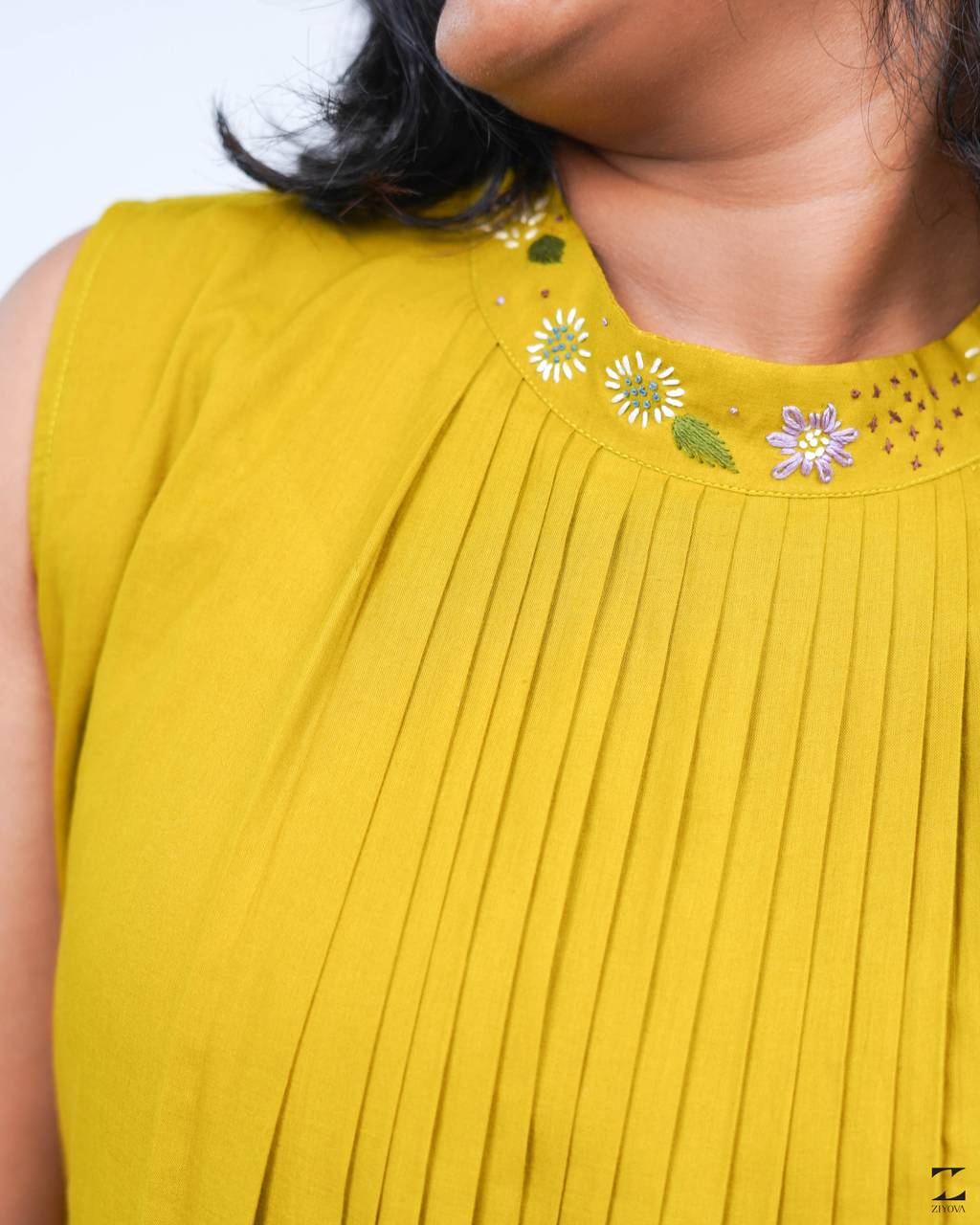 Yellow collar emb dress – view 6